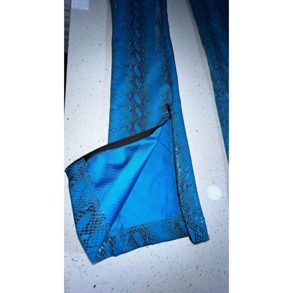 LAKRIS Women Workout Set Blue Snakeskin 2 Pieces Leggings Criscross Bra Size XS - Picture 9 of 16